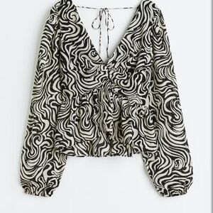 H&M Black and White Puff Sleeve Ruched Blouse